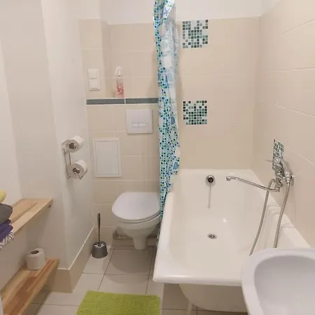 Comfy With 2 Bedrooms Apartmán